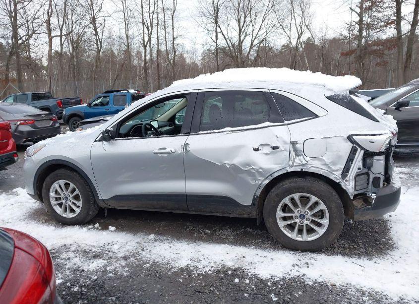 Photo 14 of 2020 Ford Escape SE (VIN 1FMCU9G6XLUC70541)