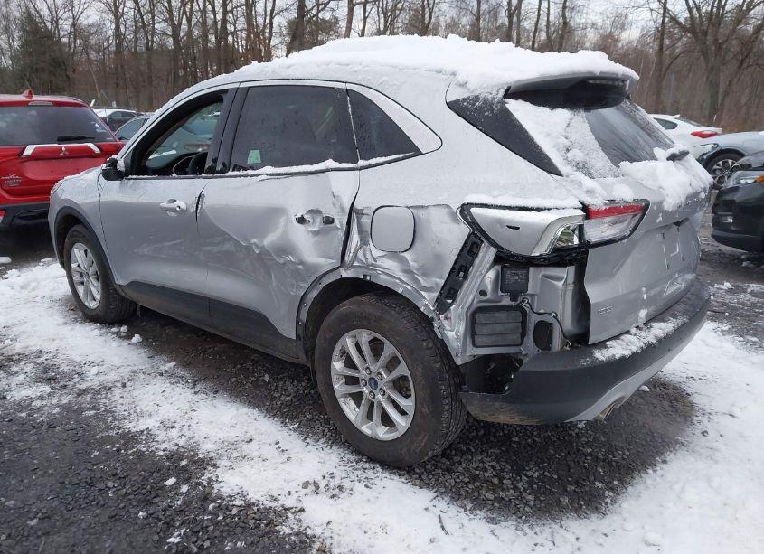 Photo 3 of 2020 Ford Escape SE (VIN 1FMCU9G6XLUC70541)