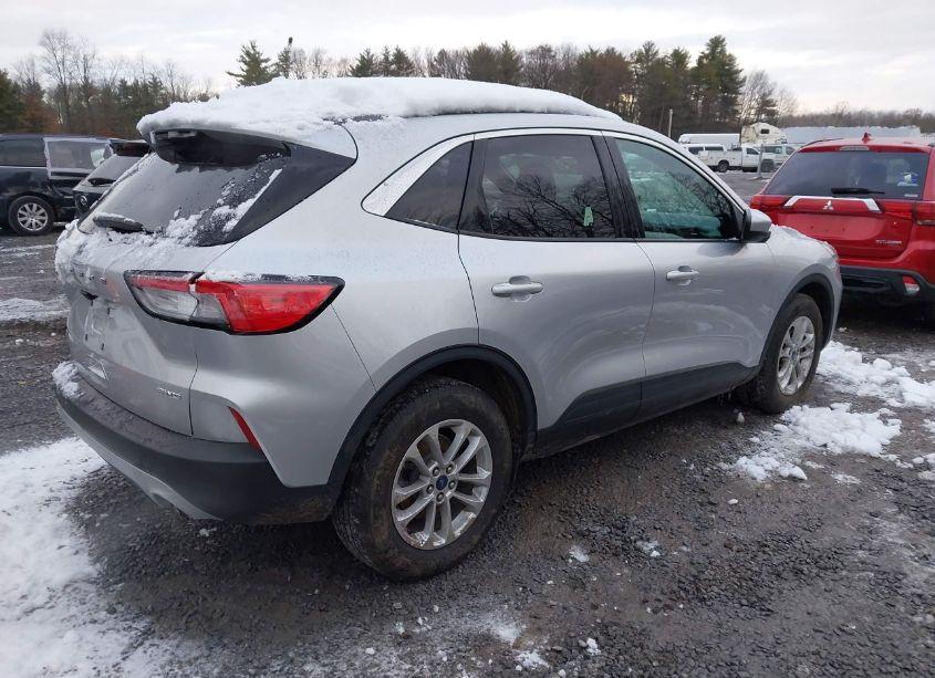 Photo 4 of 2020 Ford Escape SE (VIN 1FMCU9G6XLUC70541)