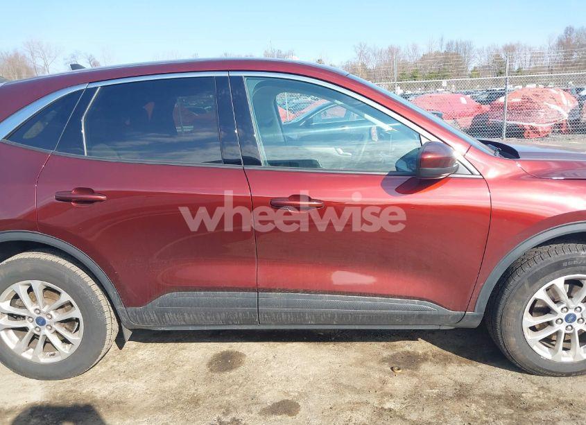 Photo 13 of 2021 Ford Escape SE (VIN 1FMCU9G6XMUA39981)