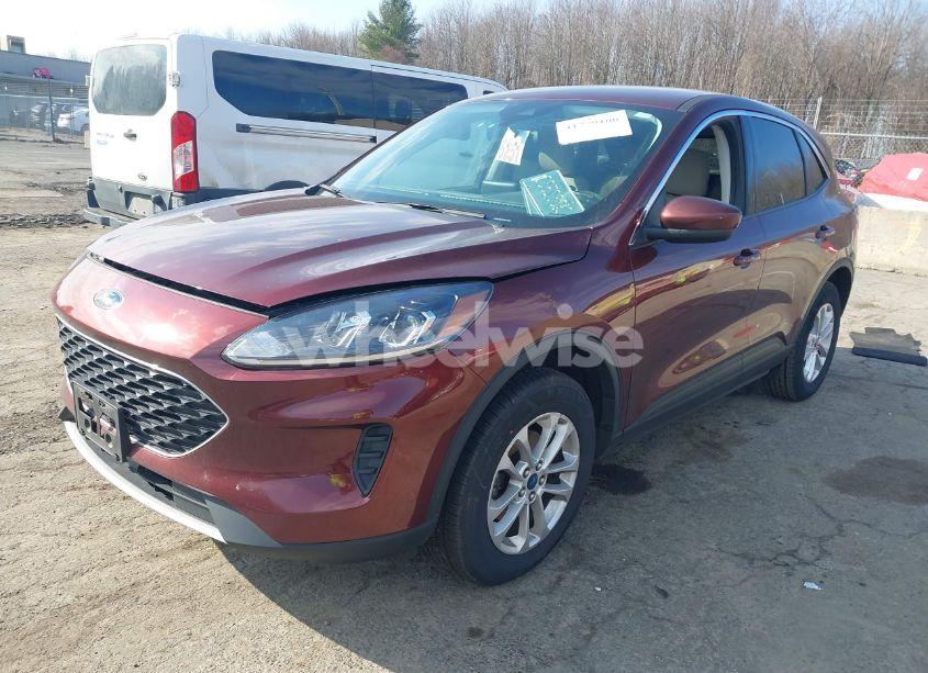 Photo 2 of 2021 Ford Escape SE (VIN 1FMCU9G6XMUA39981)