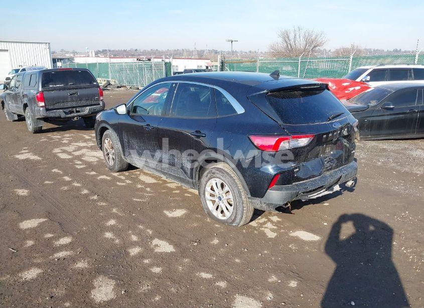 Photo 3 of 2021 Ford Escape SE (VIN 1FMCU9G6XMUA98593)