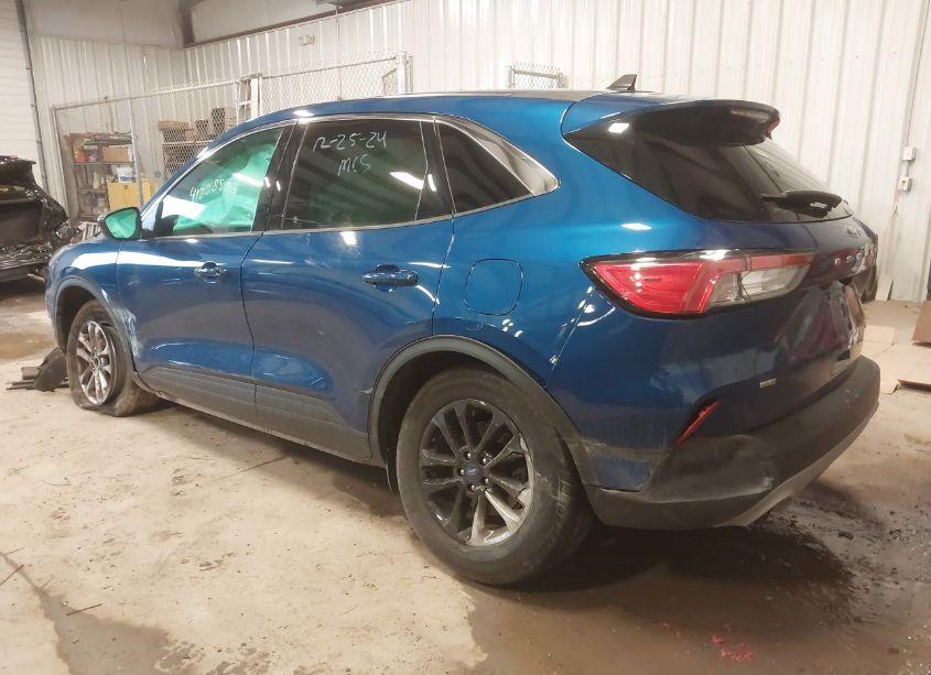 Photo 3 of 2022 Ford Escape SE (VIN 1FMCU9G6XNUA20896)