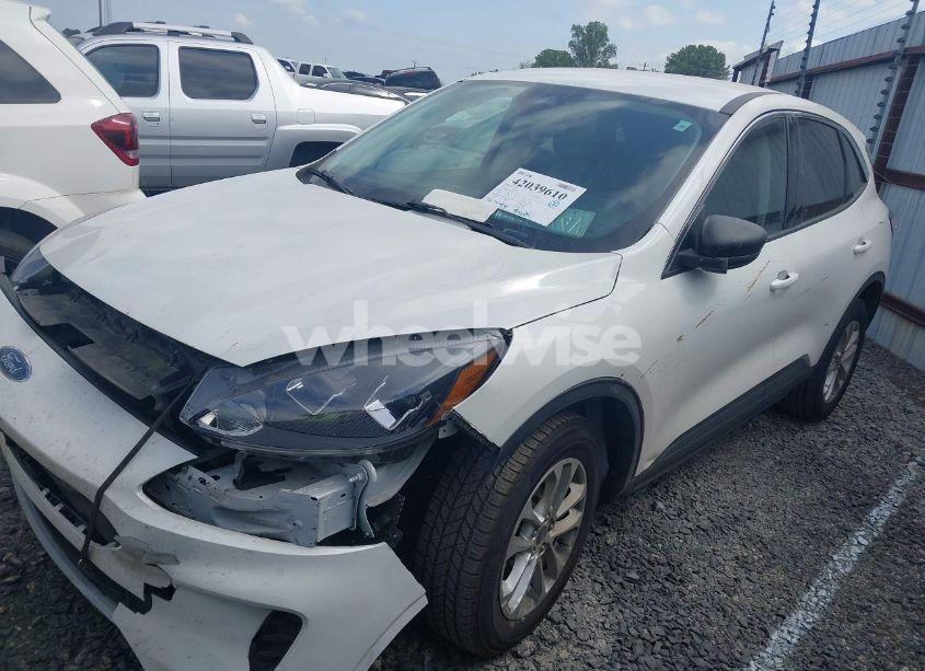 Photo 2 of 2022 Ford Escape SE (VIN 1FMCU9G6XNUA60654)