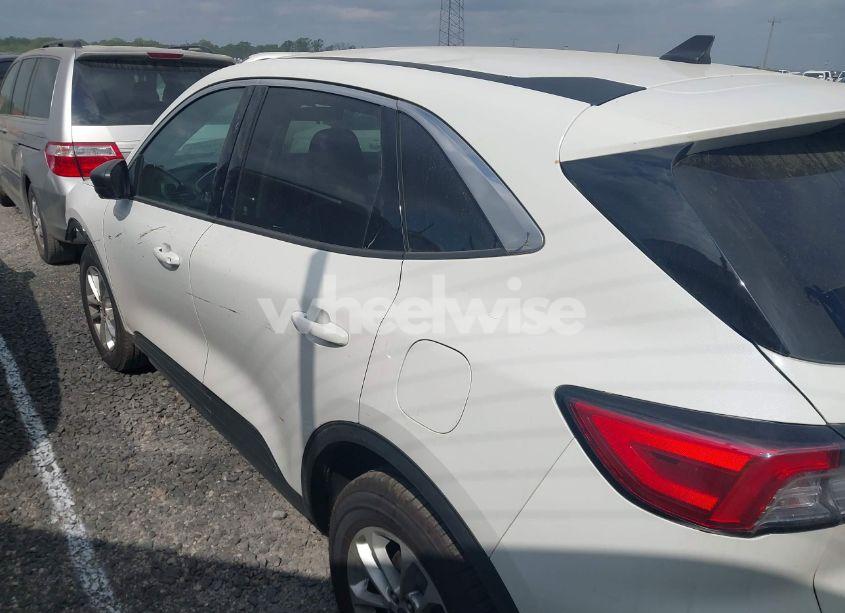 Photo 3 of 2022 Ford Escape SE (VIN 1FMCU9G6XNUA60654)