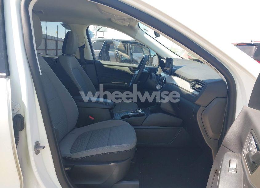 Photo 5 of 2022 Ford Escape SE (VIN 1FMCU9G6XNUA60654)