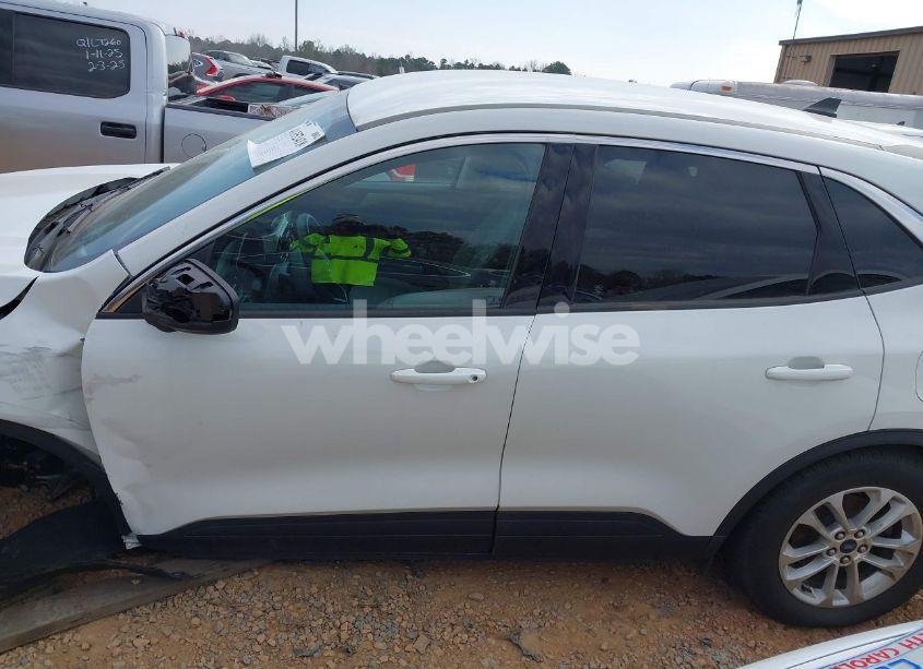 Photo 13 of 2022 Ford Escape SE (VIN 1FMCU9G6XNUA60900)