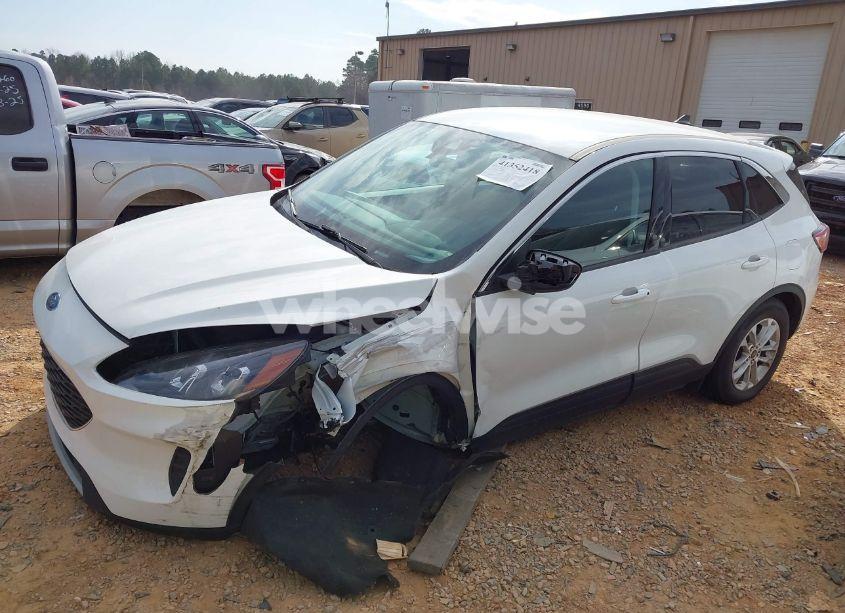 Photo 2 of 2022 Ford Escape SE (VIN 1FMCU9G6XNUA60900)
