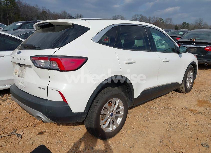 Photo 4 of 2022 Ford Escape SE (VIN 1FMCU9G6XNUA60900)