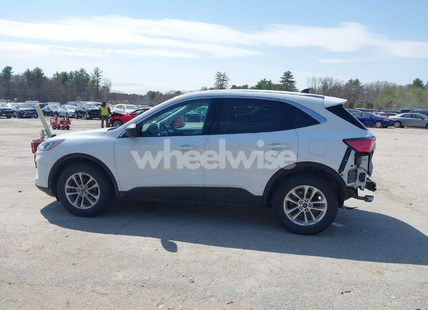 Photo 14 of 2022 Ford Escape SE (VIN 1FMCU9G6XNUA64834)