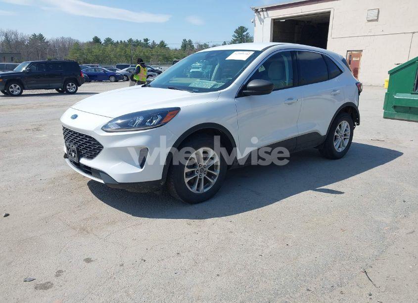 Photo 2 of 2022 Ford Escape SE (VIN 1FMCU9G6XNUA64834)