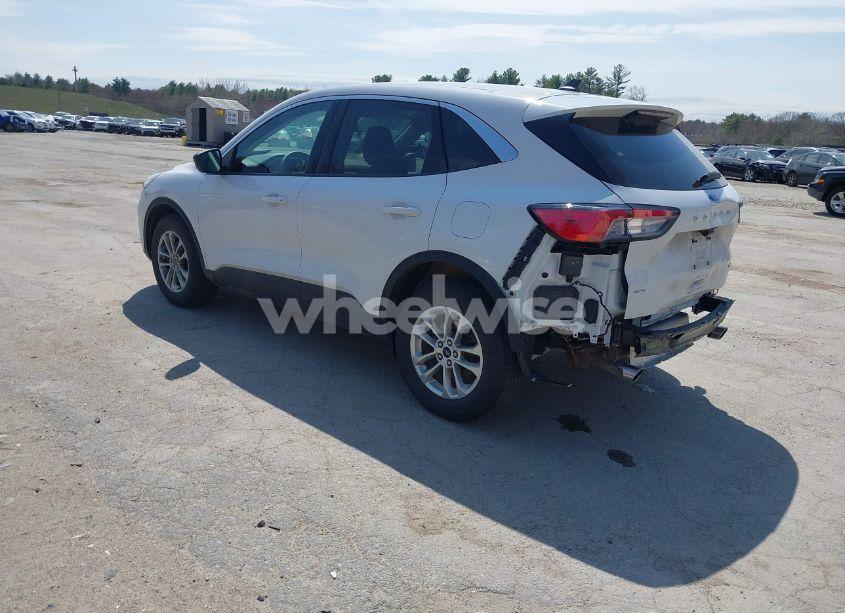 Photo 3 of 2022 Ford Escape SE (VIN 1FMCU9G6XNUA64834)
