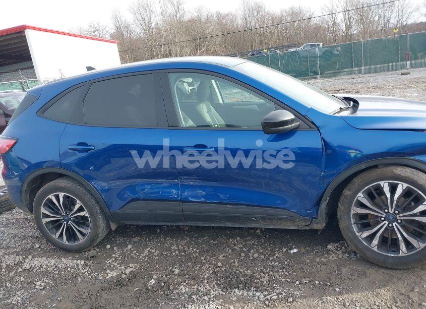 Photo 14 of 2022 Ford Escape SE (VIN 1FMCU9G6XNUA81844)