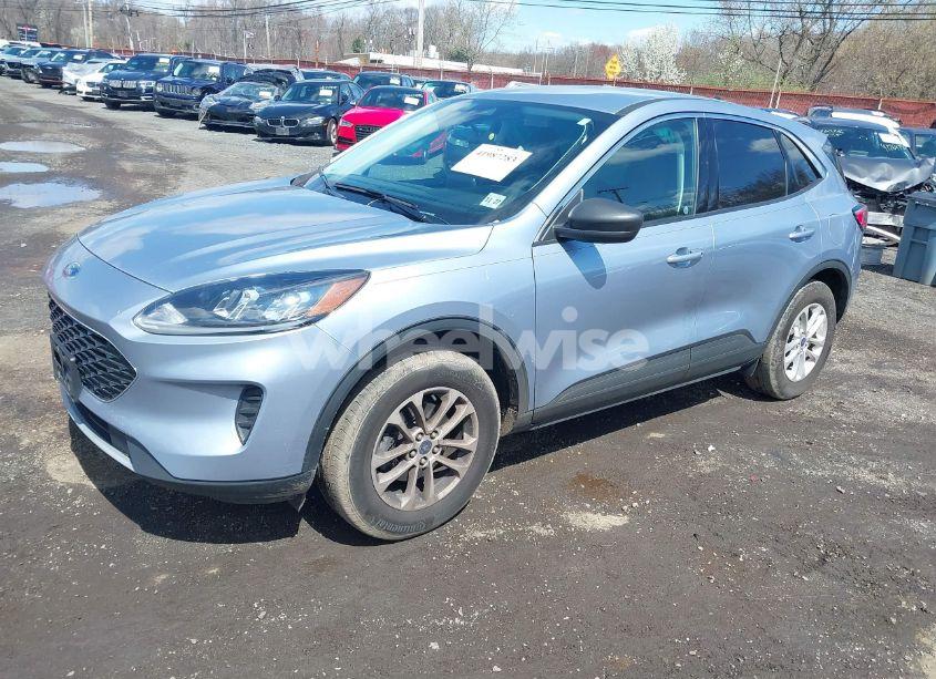 Photo 2 of 2022 Ford Escape SE (VIN 1FMCU9G6XNUB66750)