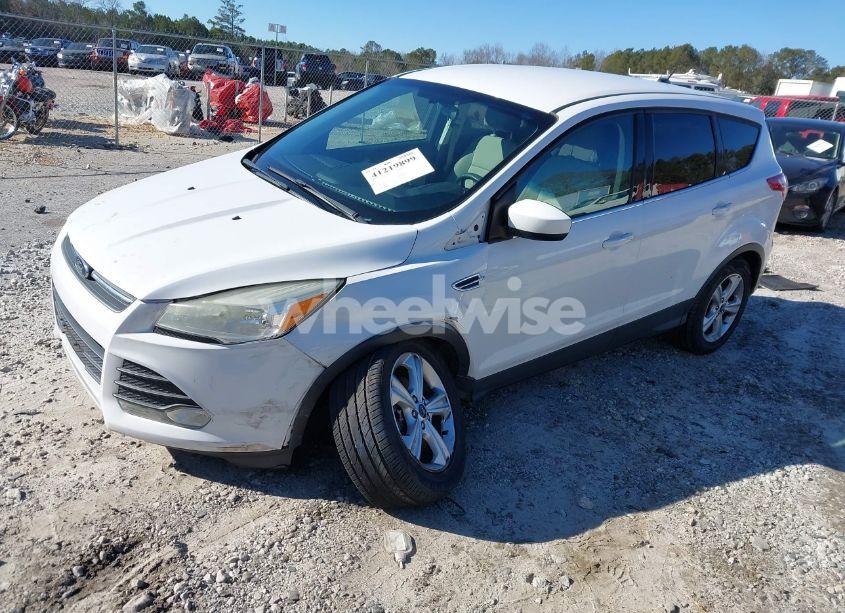 Photo 2 of 2013 Ford Escape SE (VIN 1FMCU9G90DUC79227)