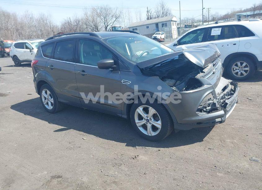 2015 Ford Escape SE (VIN 1FMCU9G90FUB15947) main photo
