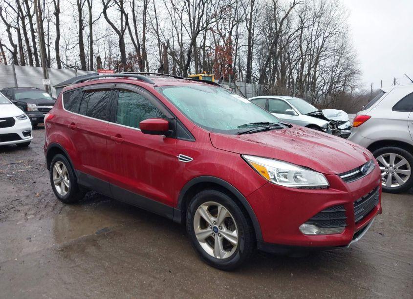 2015 Ford Escape SE (VIN 1FMCU9G90FUC11321) main photo