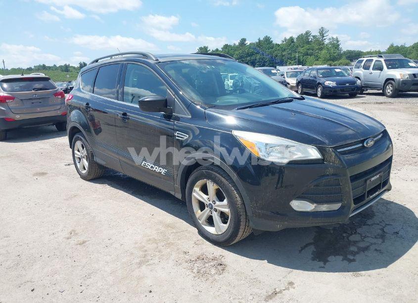 2016 Ford Escape SE (VIN 1FMCU9G90GUB28618) main photo
