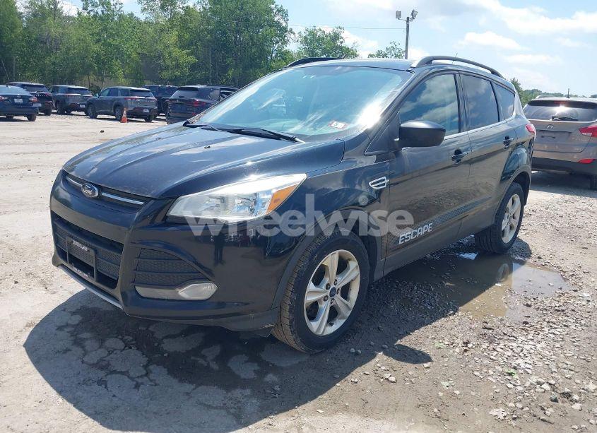 Photo 2 of 2016 Ford Escape SE (VIN 1FMCU9G90GUB28618)