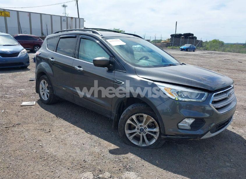 2017 Ford Escape SE (VIN 1FMCU9G90HUB35053) main photo
