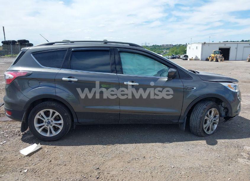 Photo 12 of 2017 Ford Escape SE (VIN 1FMCU9G90HUB35053)
