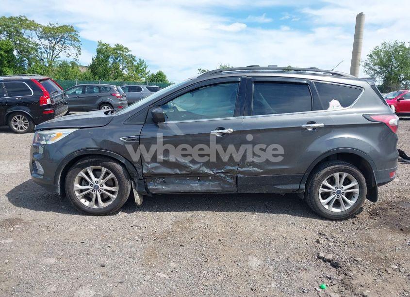 Photo 13 of 2017 Ford Escape SE (VIN 1FMCU9G90HUB35053)