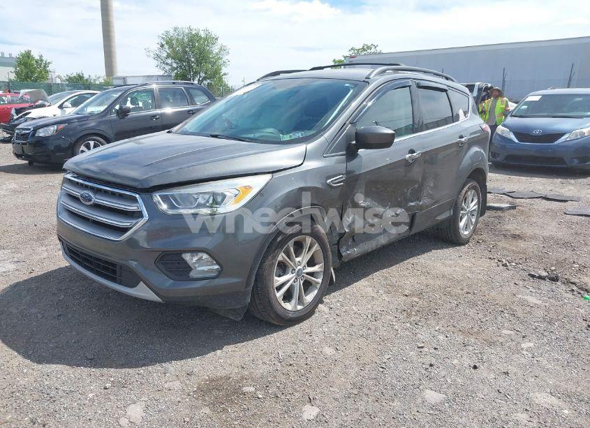 Photo 2 of 2017 Ford Escape SE (VIN 1FMCU9G90HUB35053)