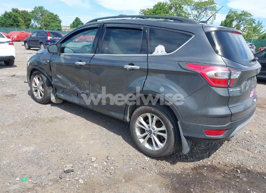 Photo 3 of 2017 Ford Escape SE (VIN 1FMCU9G90HUB35053)