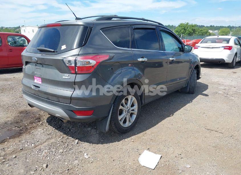 Photo 4 of 2017 Ford Escape SE (VIN 1FMCU9G90HUB35053)