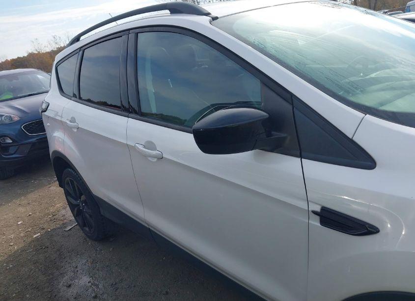 Photo 13 of 2017 Ford Escape SE (VIN 1FMCU9G90HUB71955)