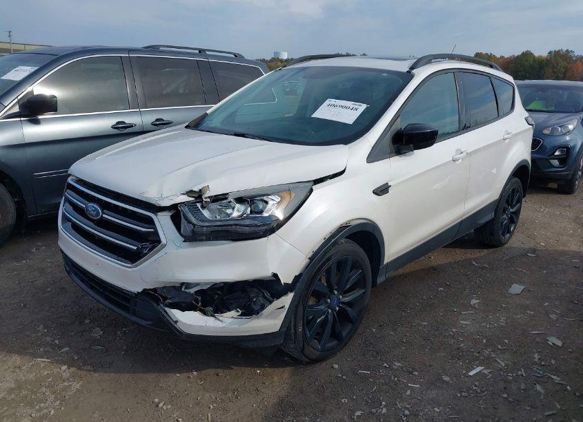 Photo 2 of 2017 Ford Escape SE (VIN 1FMCU9G90HUB71955)