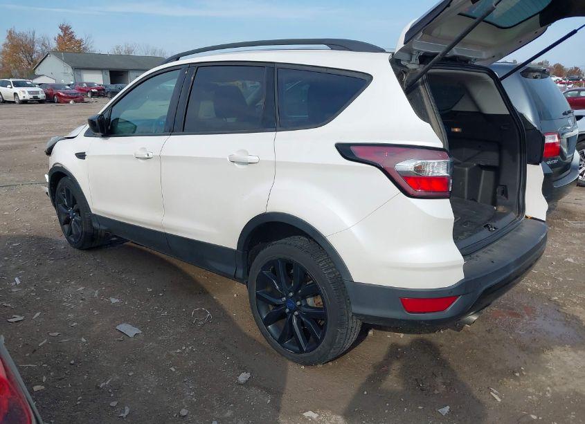 Photo 3 of 2017 Ford Escape SE (VIN 1FMCU9G90HUB71955)