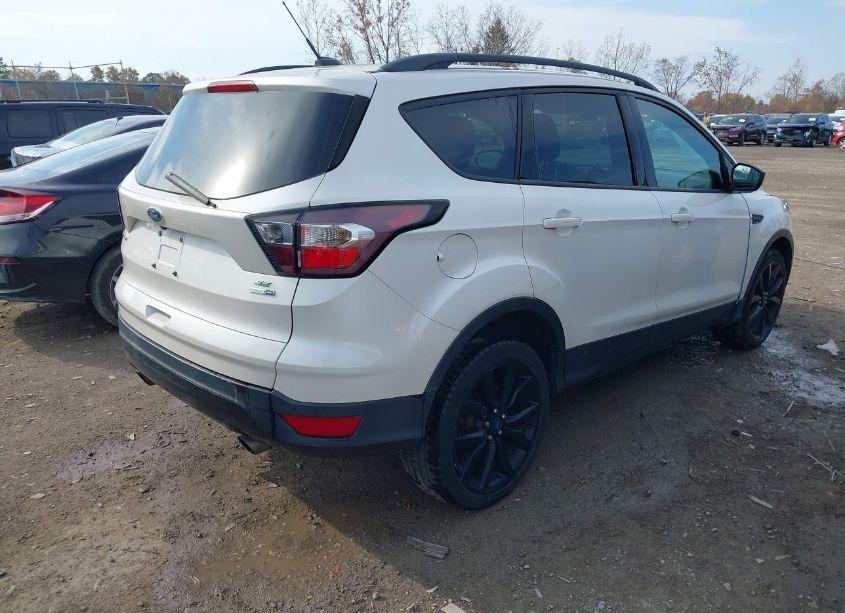 Photo 4 of 2017 Ford Escape SE (VIN 1FMCU9G90HUB71955)