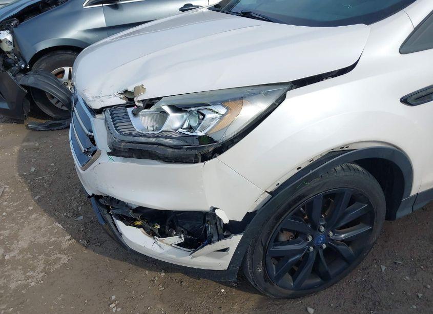 Photo 6 of 2017 Ford Escape SE (VIN 1FMCU9G90HUB71955)