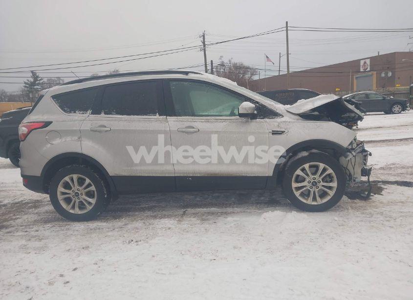 Photo 13 of 2017 Ford Escape SE (VIN 1FMCU9G90HUD39187)