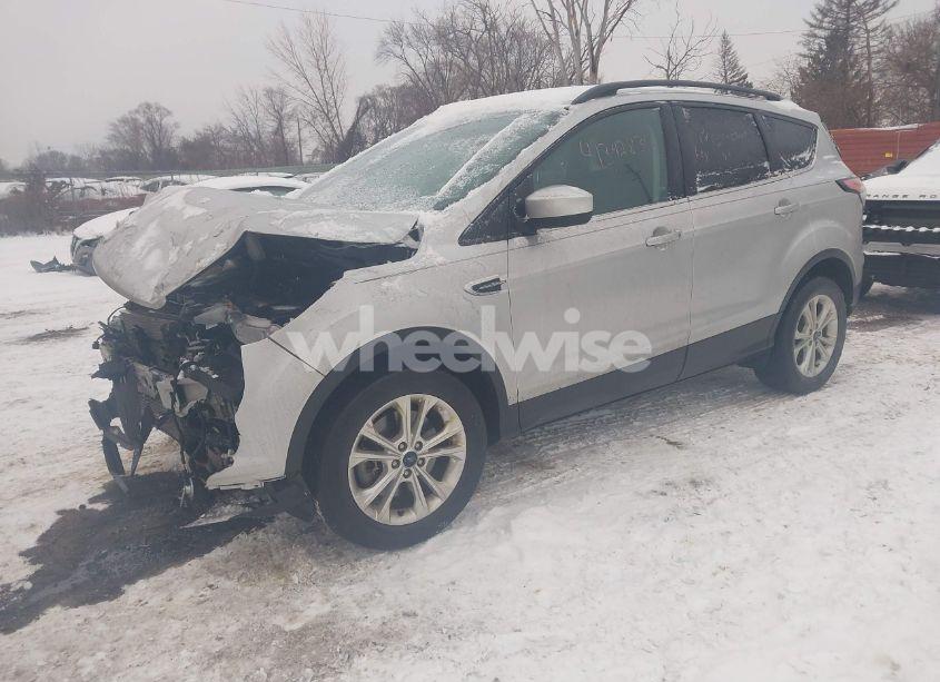 Photo 2 of 2017 Ford Escape SE (VIN 1FMCU9G90HUD39187)