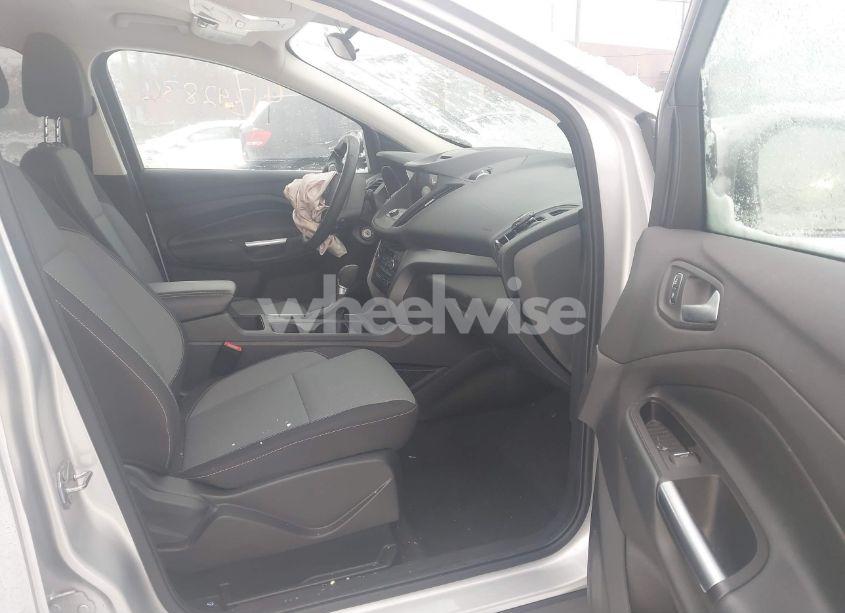 Photo 5 of 2017 Ford Escape SE (VIN 1FMCU9G90HUD39187)