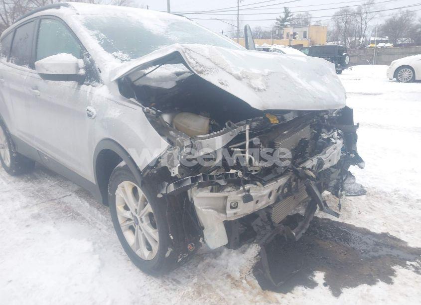 Photo 6 of 2017 Ford Escape SE (VIN 1FMCU9G90HUD39187)