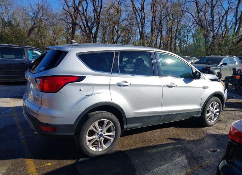 Photo 13 of 2019 Ford Escape SE (VIN 1FMCU9G90KUB66469)