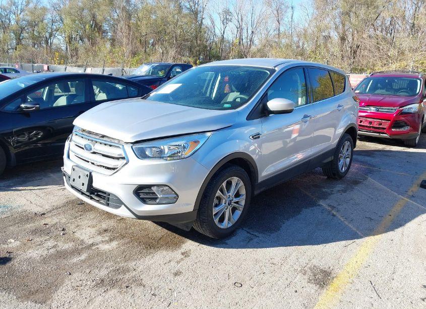 Photo 2 of 2019 Ford Escape SE (VIN 1FMCU9G90KUB66469)