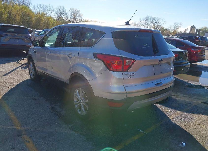 Photo 3 of 2019 Ford Escape SE (VIN 1FMCU9G90KUB66469)