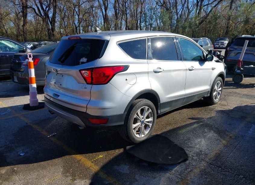 Photo 4 of 2019 Ford Escape SE (VIN 1FMCU9G90KUB66469)