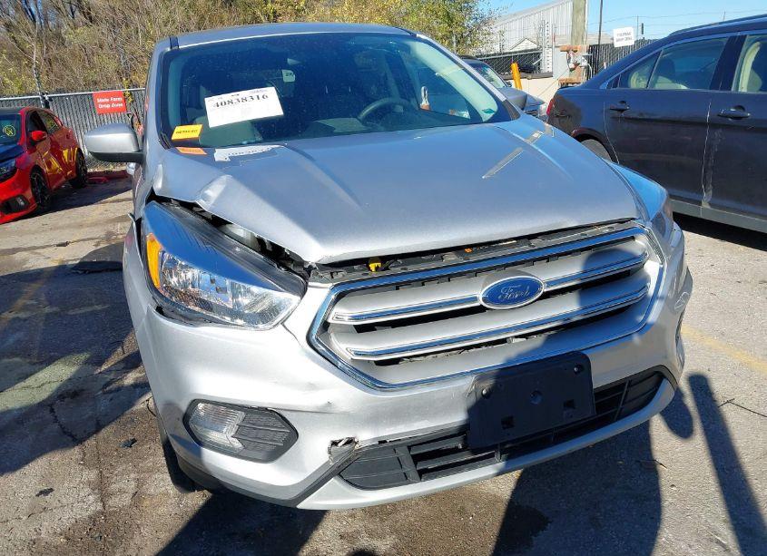 Photo 6 of 2019 Ford Escape SE (VIN 1FMCU9G90KUB66469)
