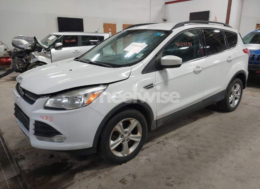 Photo 2 of 2015 Ford Escape SE (VIN 1FMCU9G91FUC69471)