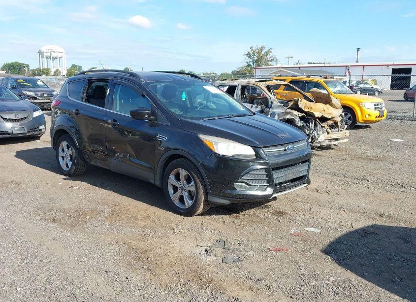 2015 Ford Escape SE (VIN 1FMCU9G91FUC82320) main photo