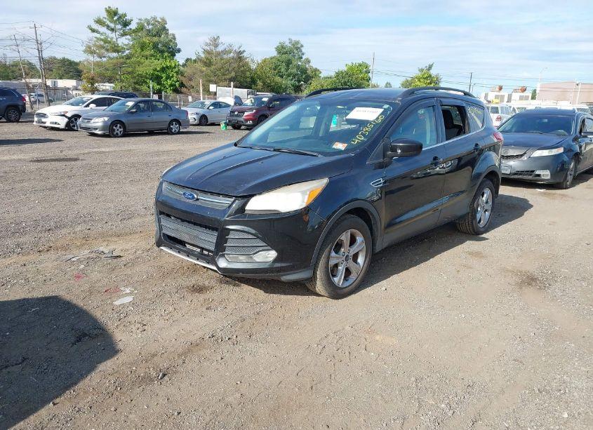 Photo 2 of 2015 Ford Escape SE (VIN 1FMCU9G91FUC82320)