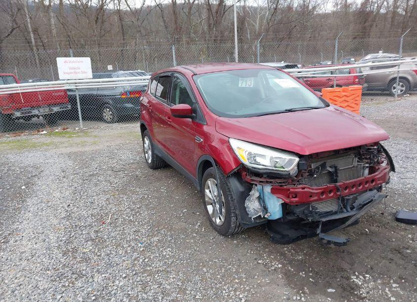 2017 Ford Escape SE (VIN 1FMCU9G91HUB67705) main photo