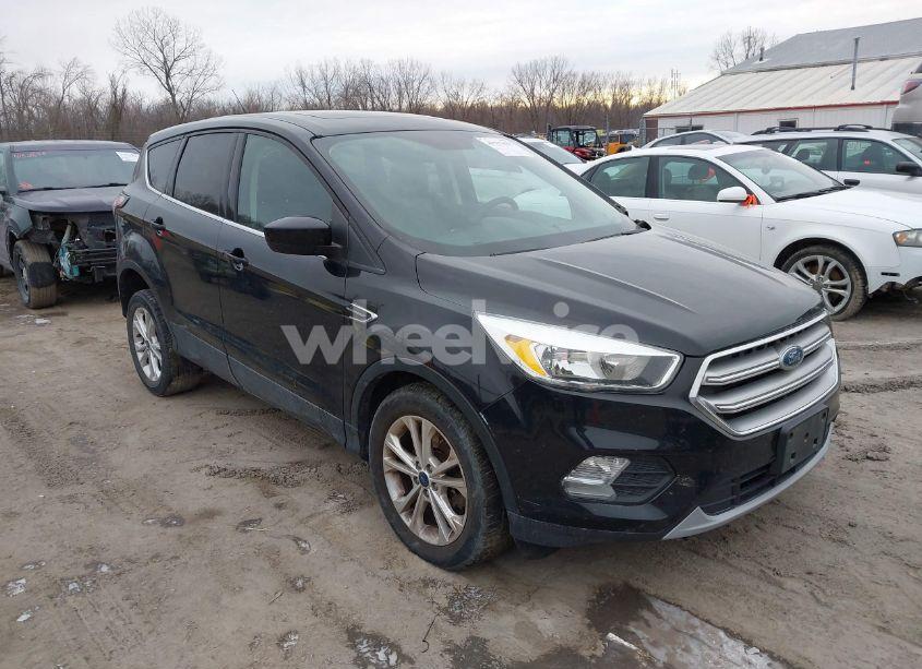 2017 Ford Escape SE (VIN 1FMCU9G91HUB67817) main photo