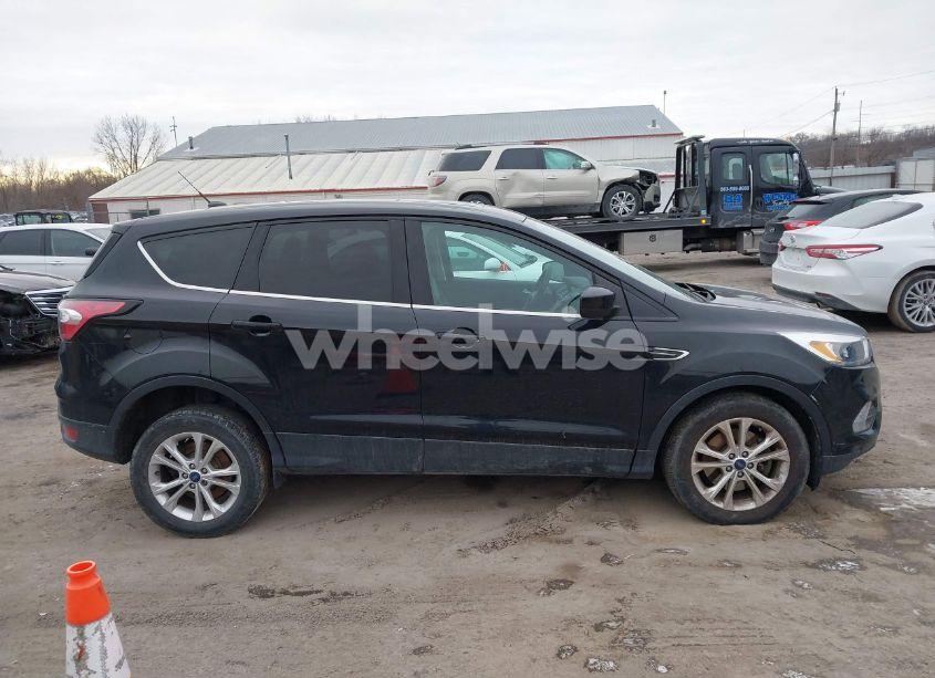 Photo 13 of 2017 Ford Escape SE (VIN 1FMCU9G91HUB67817)