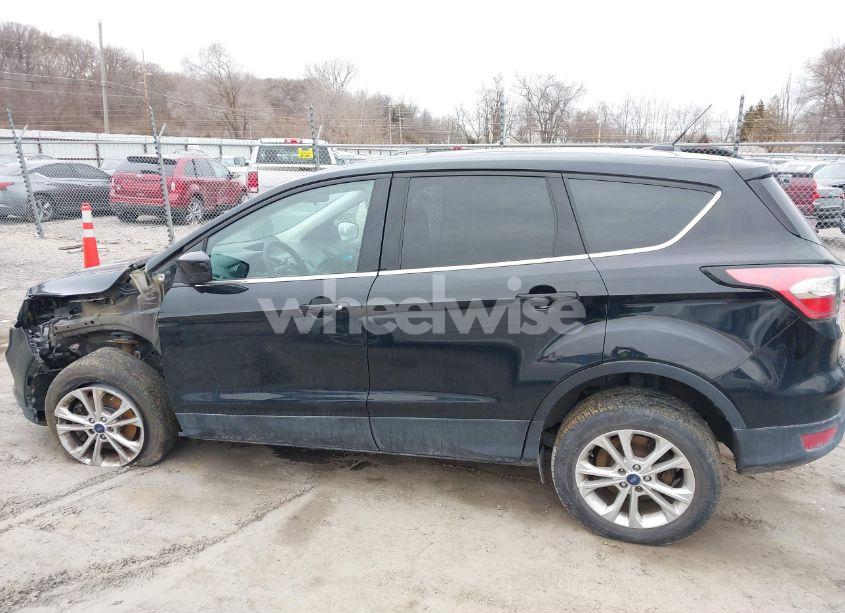 Photo 14 of 2017 Ford Escape SE (VIN 1FMCU9G91HUB67817)